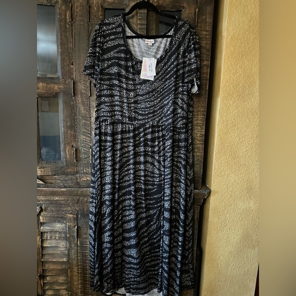 NWT Riley Empire Waist Midi Dress Zebra Slit Sleeve Size 3XL - Picture 1 of 3